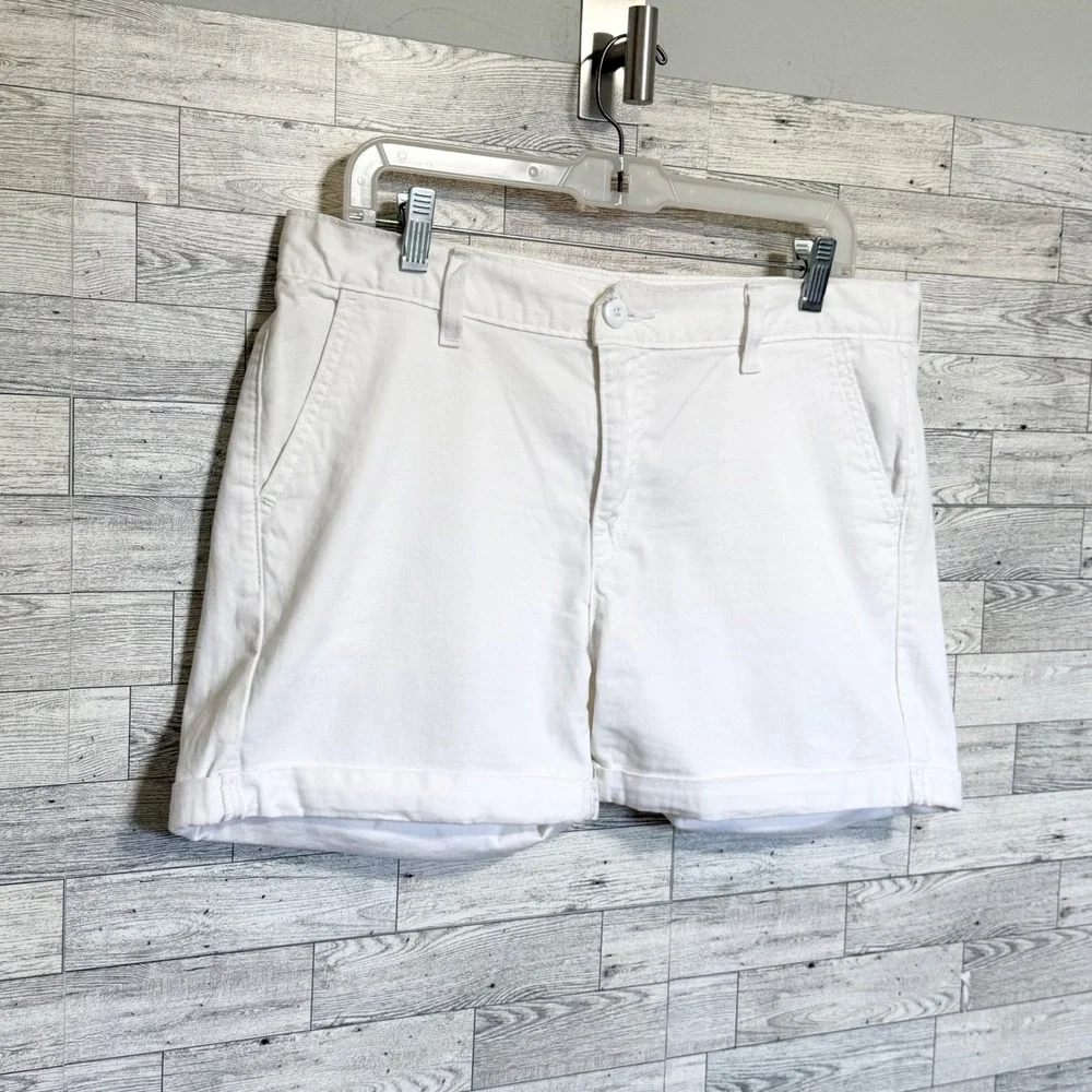 Levis‎ Womens White Chino Shorts Cuffed Mid Rise Size 31 Summer Casual